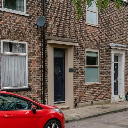 Swan House - Free Parking - Ten Minute Walk To Train Station - Perfectly Located For City Centre & Racecourse * York