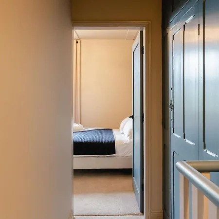 Swan House - Free Parking - Ten Minute Walk To Train Station - Perfectly Located For City Centre & Racecourse York