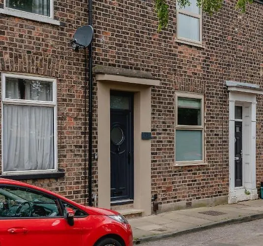 Swan House - Free Parking - Ten Minute Walk To Train Station - Perfectly Located For City Centre & Racecourse * York