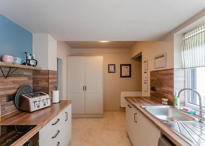 Swan House - Free Parking - Ten Minute Walk To Train Station - Perfectly Located For City Centre & Racecourse Ferienhaus *