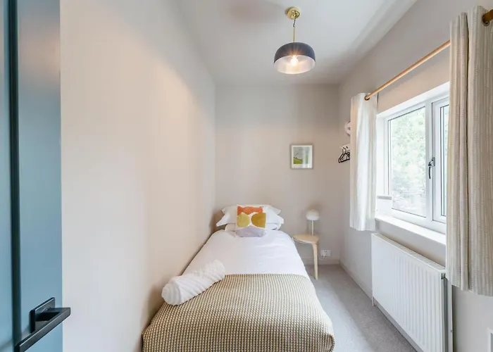 Swan House - Free Parking - Ten Minute Walk To Train Station - Perfectly Located For City Centre & Racecourse Ferienhaus *