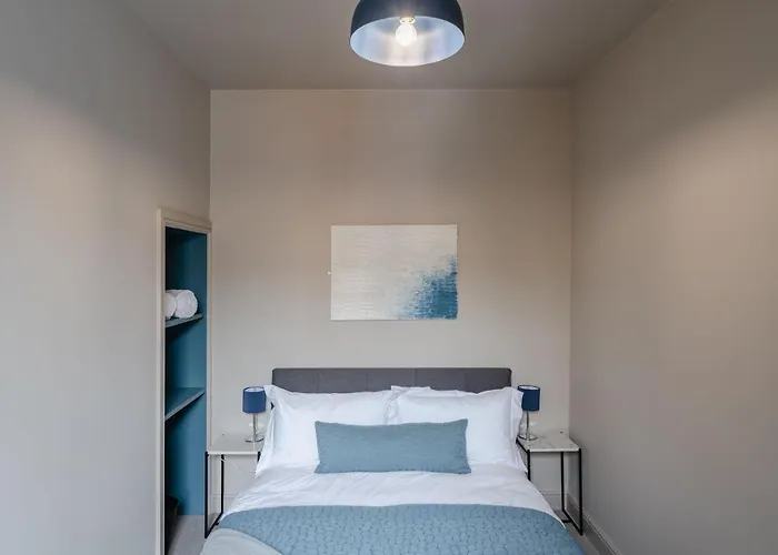 Swan House - Free Parking - Ten Minute Walk To Train Station - Perfectly Located For City Centre & Racecourse Ferienhaus York