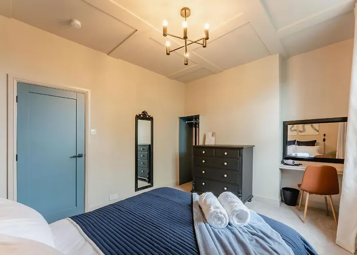 Swan House - Free Parking - Ten Minute Walk To Train Station - Perfectly Located For City Centre & Racecourse York