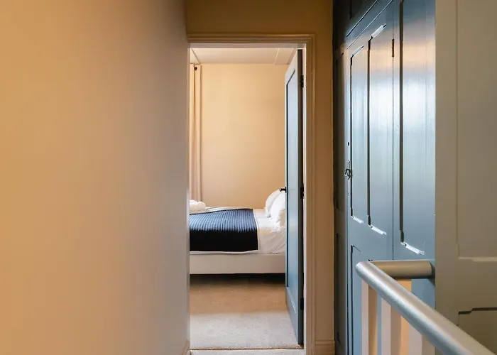 Swan House - Free Parking - Ten Minute Walk To Train Station - Perfectly Located For City Centre & Racecourse York