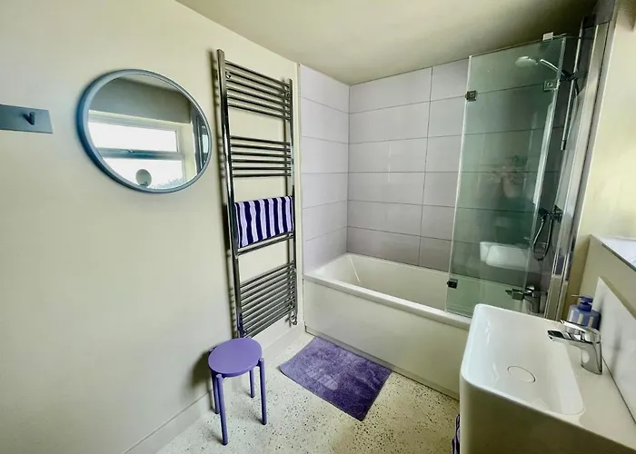 Swan House - Free Parking - Ten Minute Walk To Train Station - Perfectly Located For City Centre & Racecourse Ferienhaus *