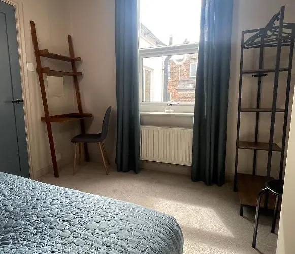 Ferienhaus Swan House - Free Parking - Ten Minute Walk To Train Station - Perfectly Located For City Centre & Racecourse *