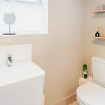 Swan House - Free Parking - Ten Minute Walk To Train Station - Perfectly Located For City Centre & Racecourse *