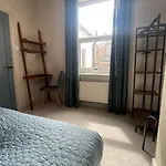 Сasa de vacaciones Swan House - Free Parking - Ten Minute Walk To Train Station - Perfectly Located For City Centre & Racecourse *