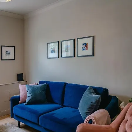 Swan House - Free Parking - Ten Minute Walk To Train Station - Perfectly Located For City Centre & Racecourse Nyaraló *
