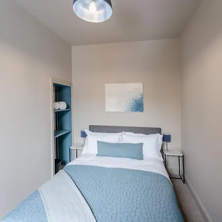 Swan House - Free Parking - Ten Minute Walk To Train Station - Perfectly Located For City Centre & Racecourse Nyaraló