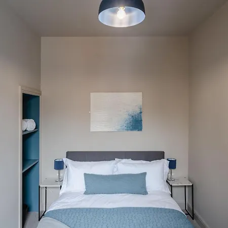 Swan House - Free Parking - Ten Minute Walk To Train Station - Perfectly Located For City Centre & Racecourse Feriehus York